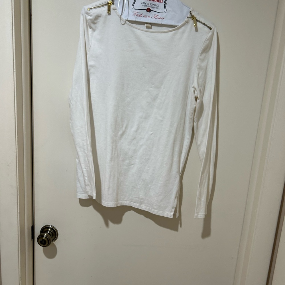 Long sleeve off white pullover with zippers at shoulders